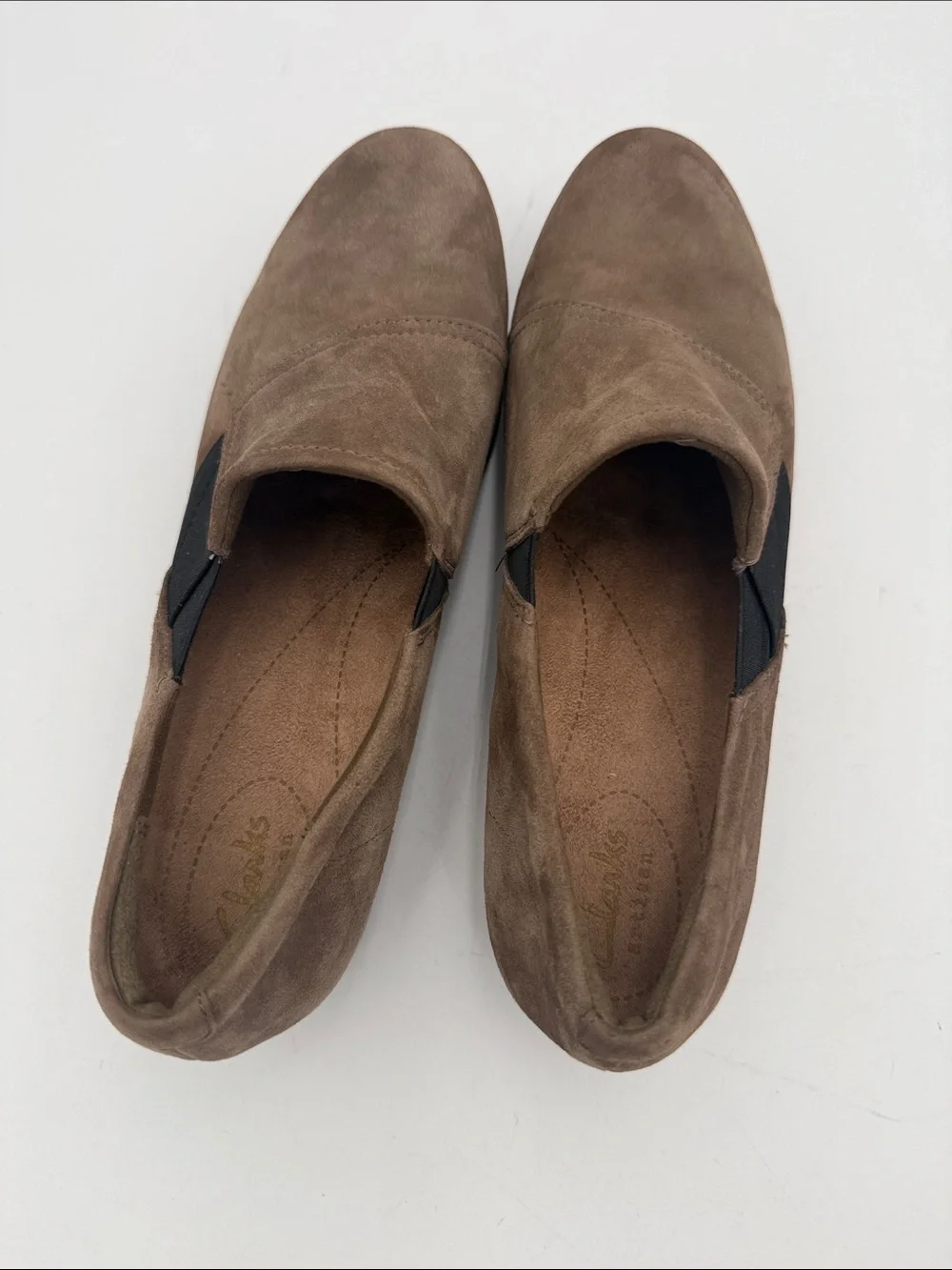 Clarks Tan Suede Slip-On Loafers women 8M casual office comfort retro